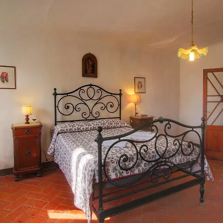Holiday home Cosy Farmhouse With Swimming Pool And Air Conditioning Siena