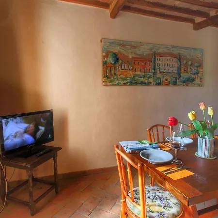 Holiday home Cosy Farmhouse With Swimming Pool And Air Conditioning Siena