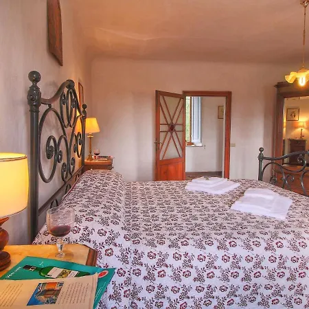 Holiday home Cosy Farmhouse With Swimming Pool And Air Conditioning Siena
