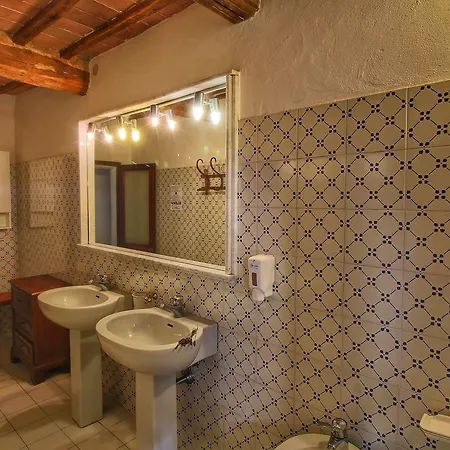 Holiday home Cosy Farmhouse With Swimming Pool And Air Conditioning Siena