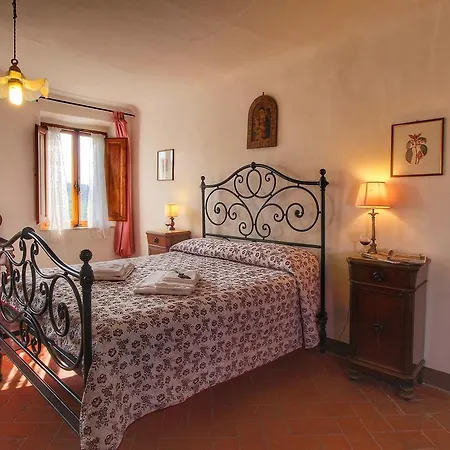Holiday home Cosy Farmhouse With Swimming Pool And Air Conditioning Siena