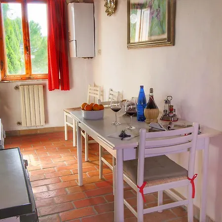 Holiday home Cosy Farmhouse With Swimming Pool And Air Conditioning Siena