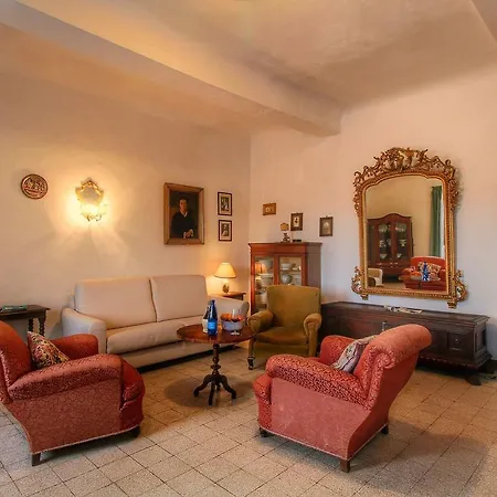 Cosy Farmhouse With Swimming Pool And Air Conditioning Siena